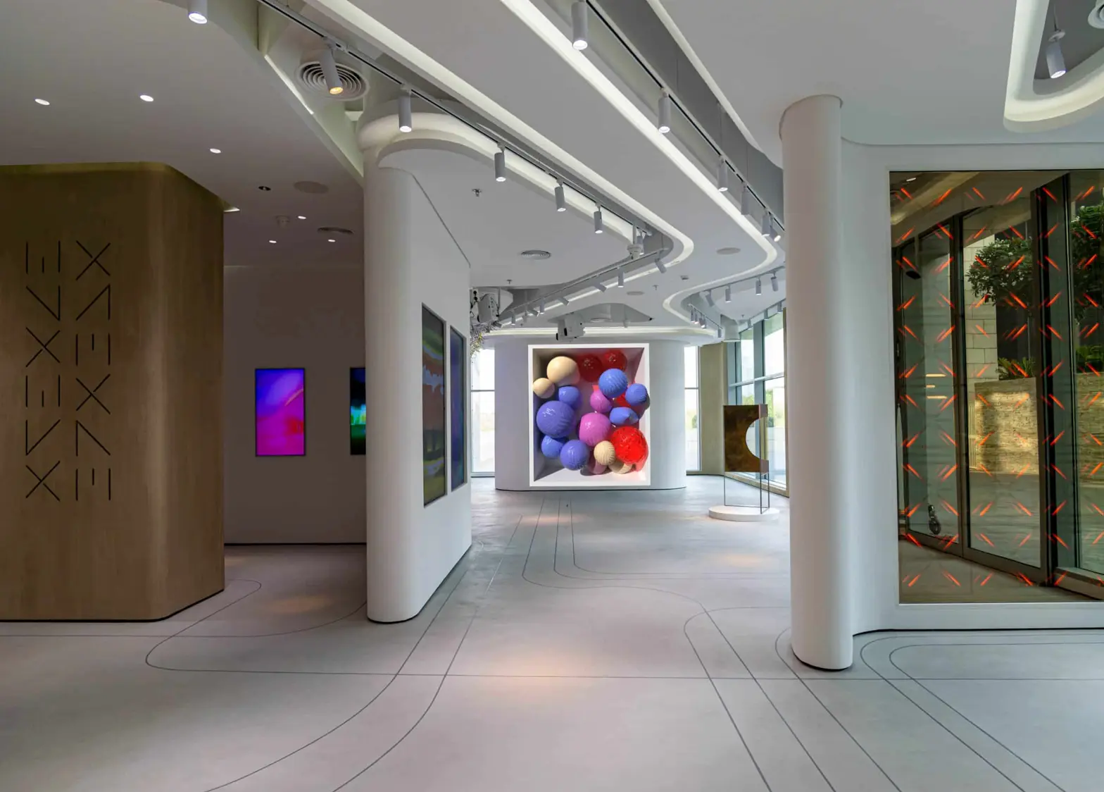 Ecran LED intérieur ARCH installé à la galerie X37 à Dubai