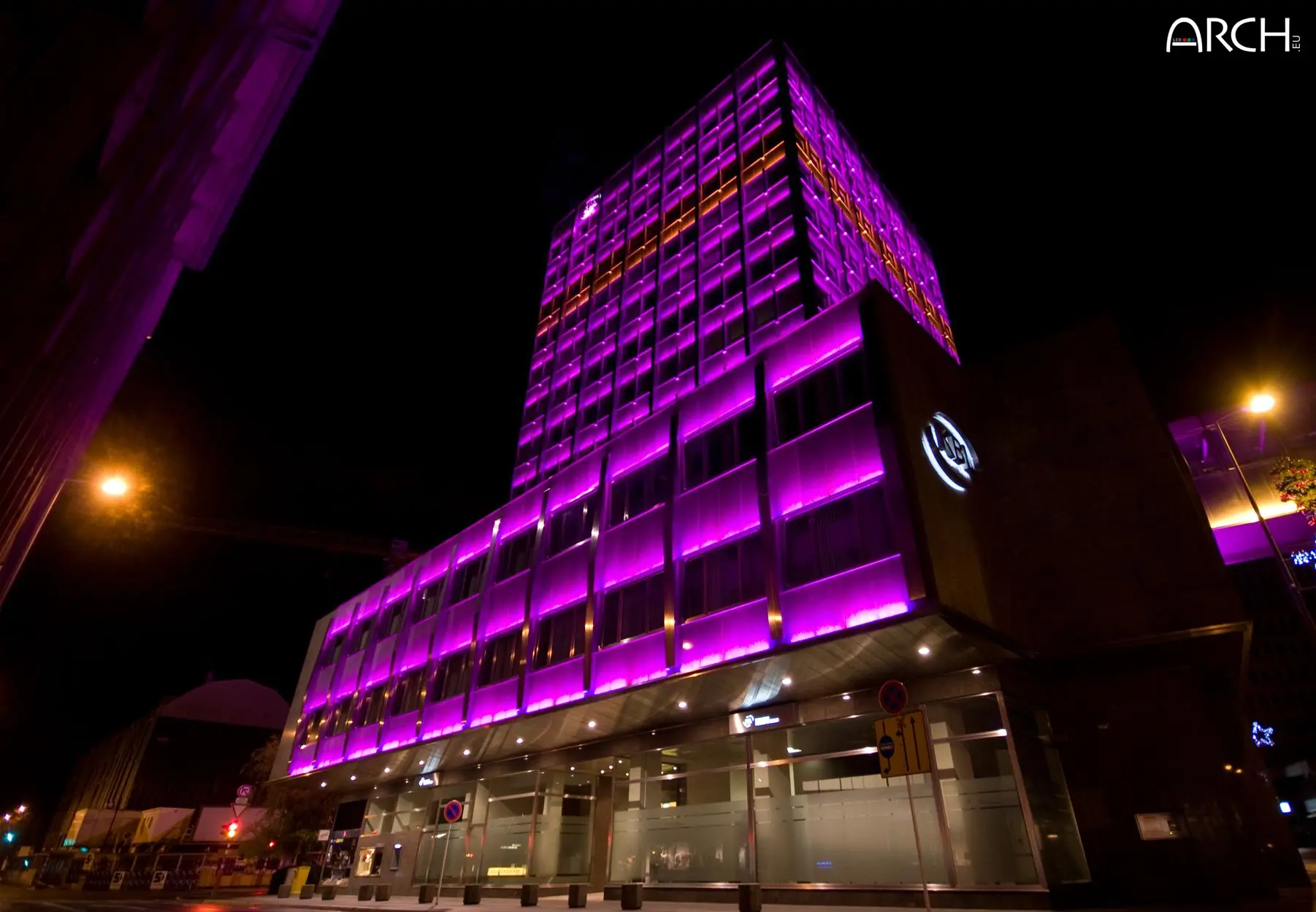 Eclairage LED ARCH installé sur la façade de la KBL de Luxembourg
