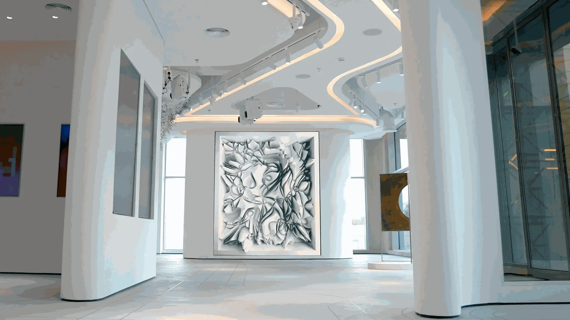Ecran LED intérieur ARCH installé à la galerie X37 à Dubai