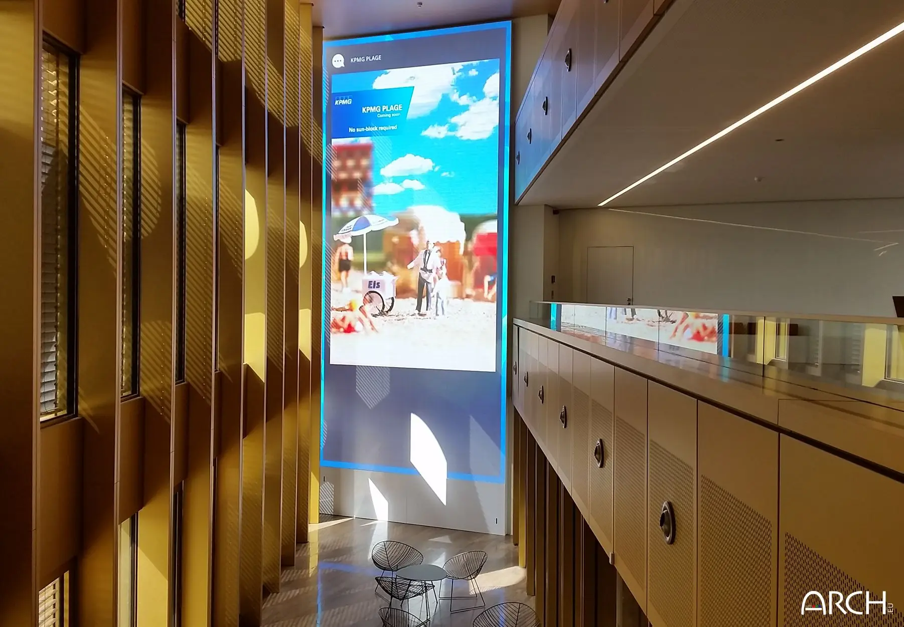 Ecran LED ARCH intérieur installé à KPMG Luxembourg