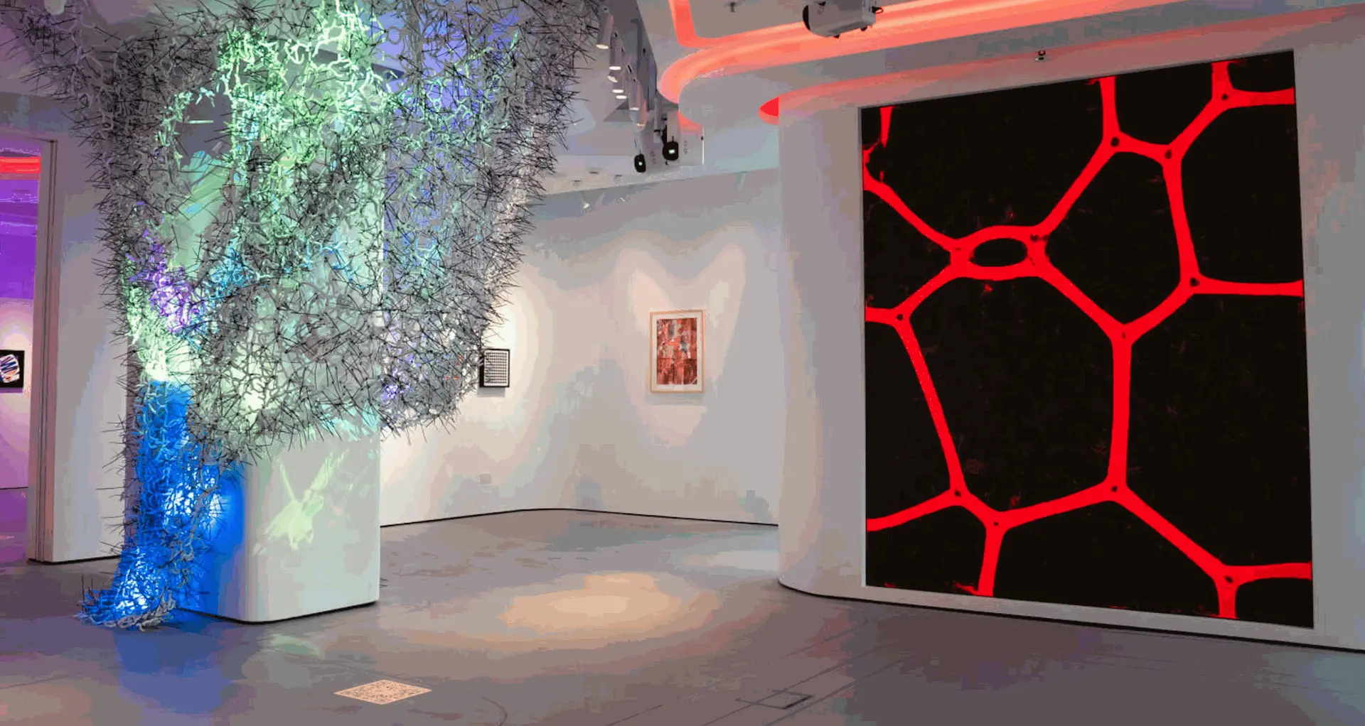 Ecran LED intérieur ARCH installé à la galerie X37 à Dubai