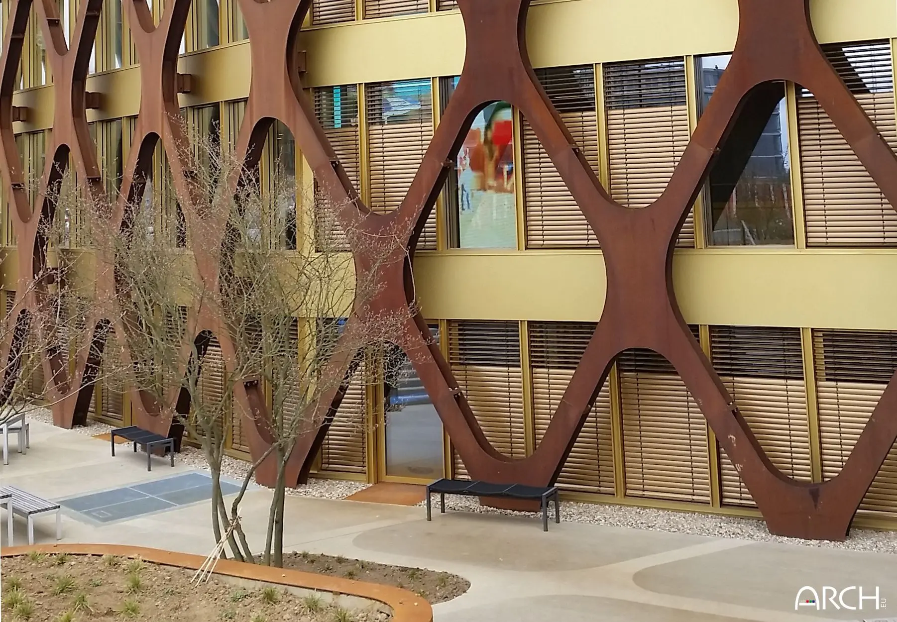 Ecran LED ARCH intérieur installé à KPMG Luxembourg