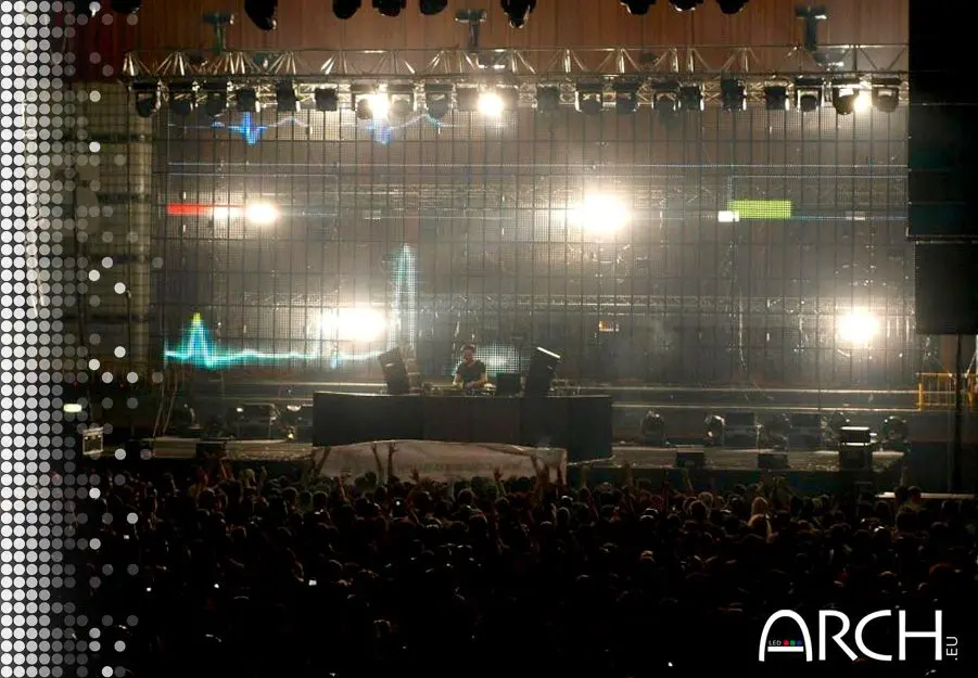 Ecran LED semi-transparent ALS40 ARCH installé lors du Sziget festival à Budapest en Hongrie