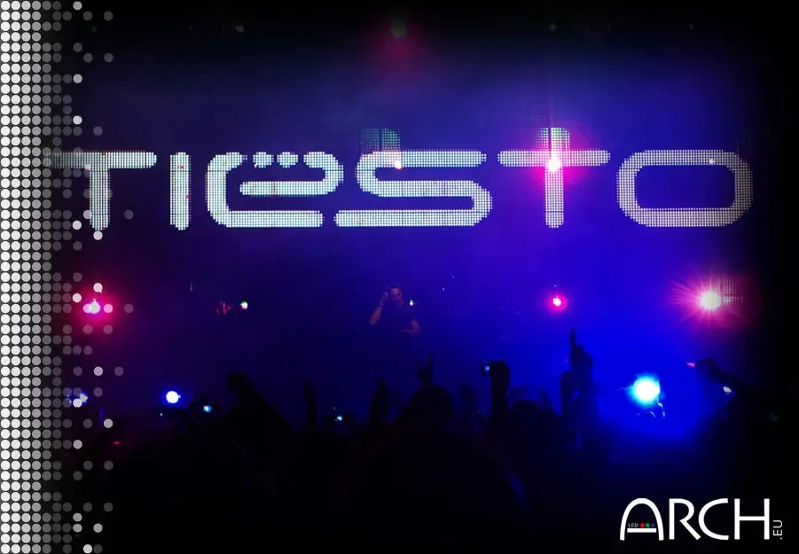 Ecran LED ARCH ALS40 semi-transparent installé lors du concert du DJ Tiesto à Bucarest en Roumanie