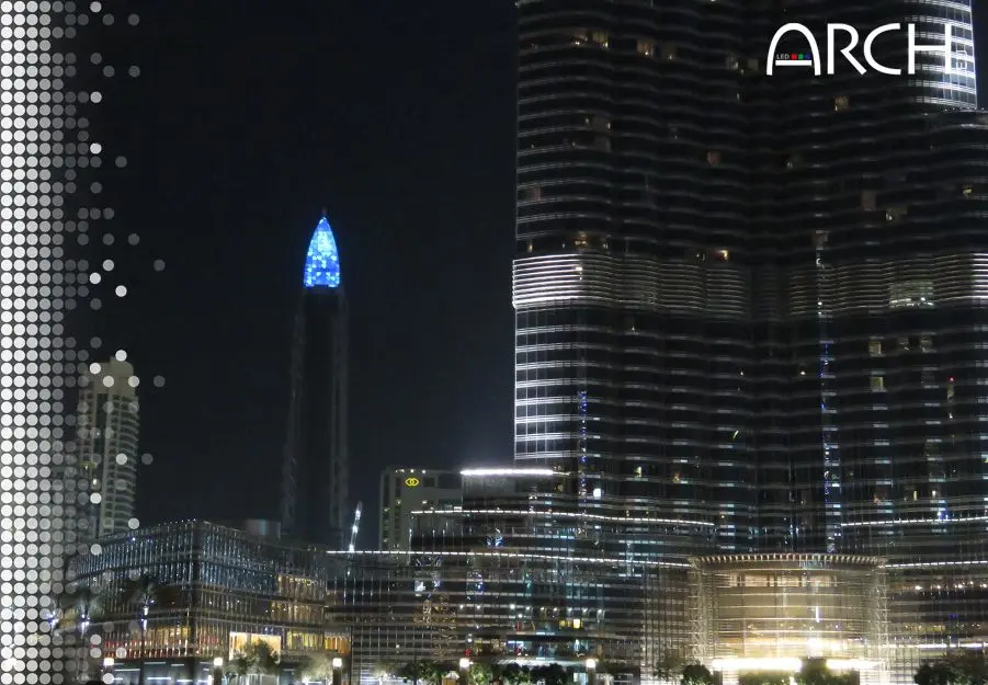 Ecran LED ARCH semi transparent de nos Solopix et installé sur la tour Al Hikma à Dubai