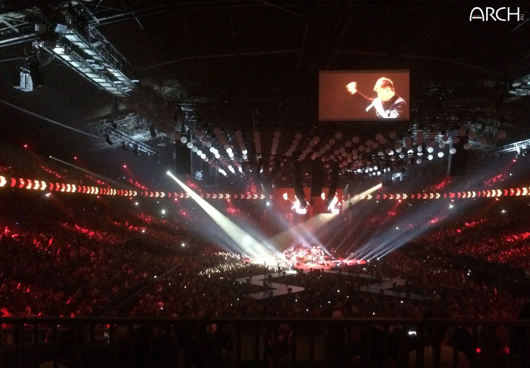 Strips LED installés dans la salle de spectacles et d'évènements du Sportpaleis de Anvers en Belgique