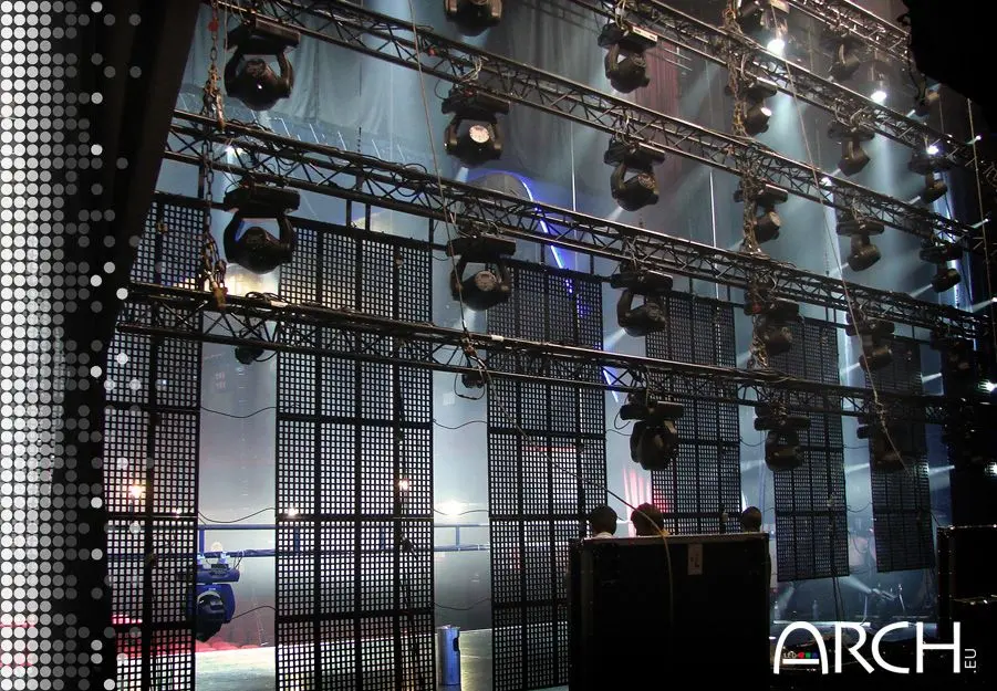 Ecran LED semi-transparent ALS40 ARCH installé lors des Etoiles Chérie FM à l'Olympia de Paris en France