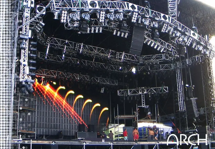 Ecran LED semi-transparent ALS40 ARCH installé lors du Sziget festival à Budapest en Hongrie