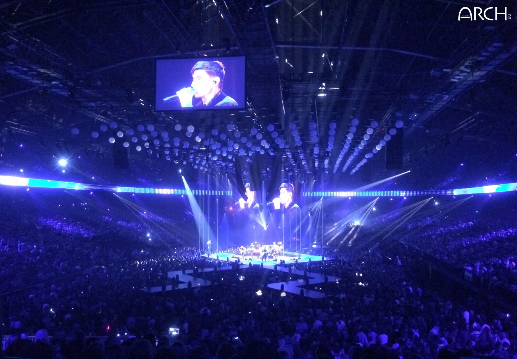 Strips LED installés dans la salle de spectacles et d'évènements du Sportpaleis de Anvers en Belgique