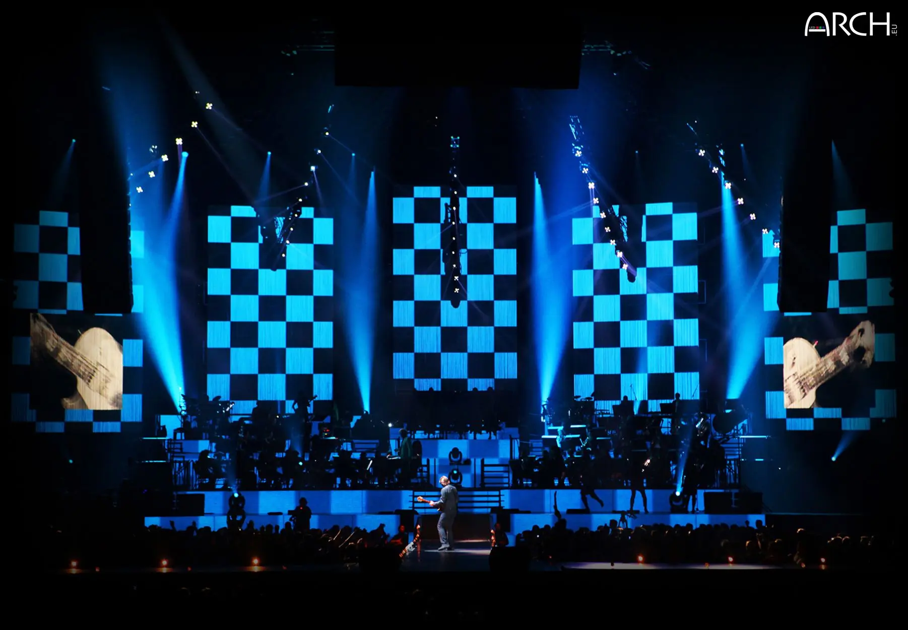 Boxes vidéos LED installés dans la salle de spectacles et d'évènements du Sportpaleis de Anvers en Belgique
