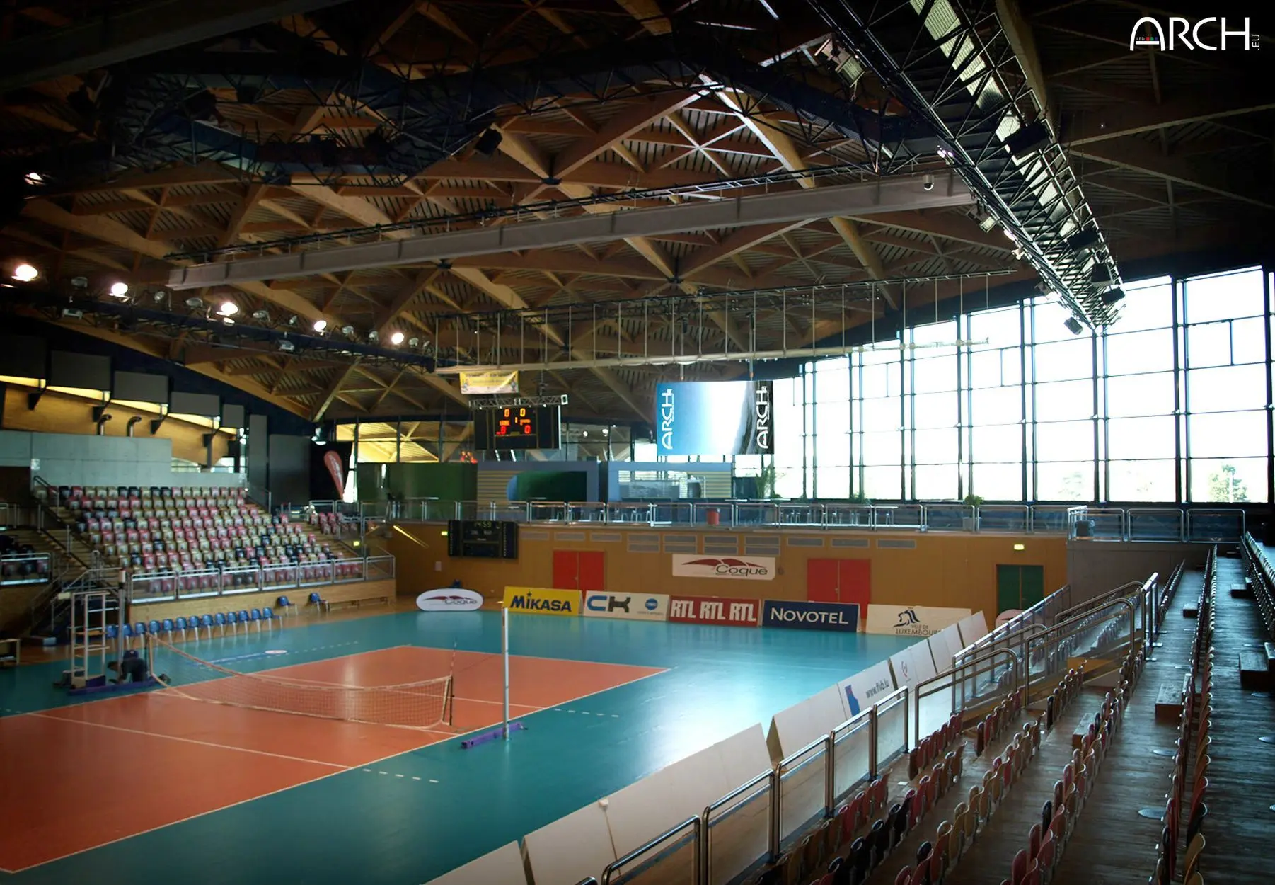 écrans LED haute résolutions installés en fixe dans une salle de spectacles et d'évènements sportifs à la Coque Luxembourg